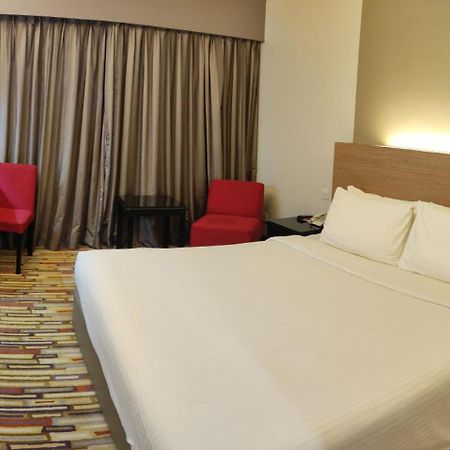 Harbour View Hotel Кучинг Экстерьер фото