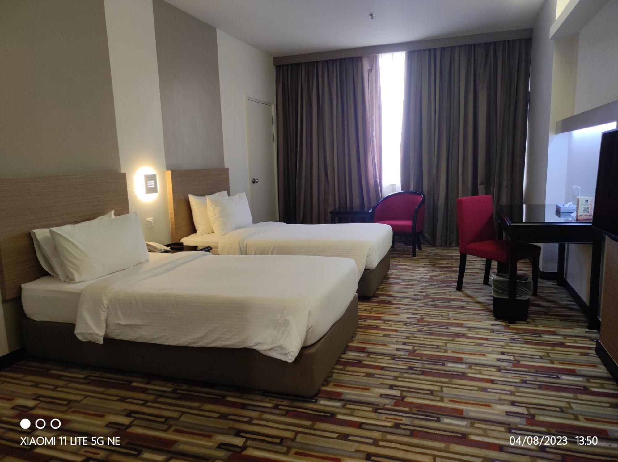 Harbour View Hotel Кучинг Экстерьер фото