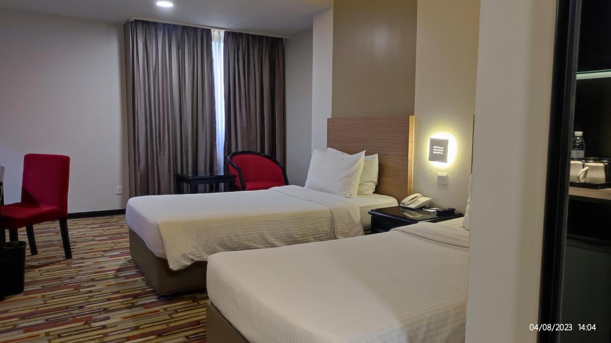 Harbour View Hotel Кучинг Экстерьер фото