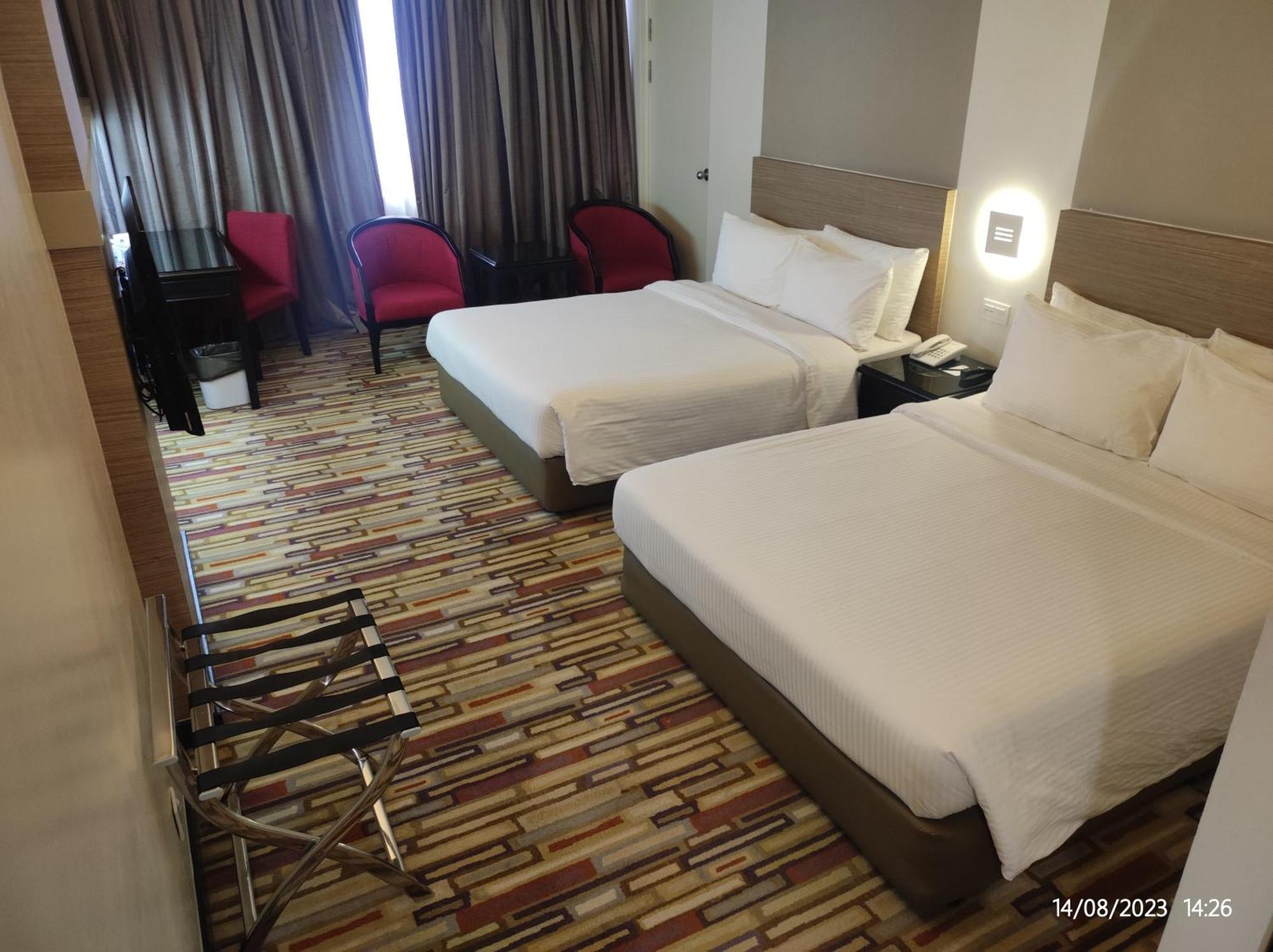 Harbour View Hotel Кучинг Экстерьер фото